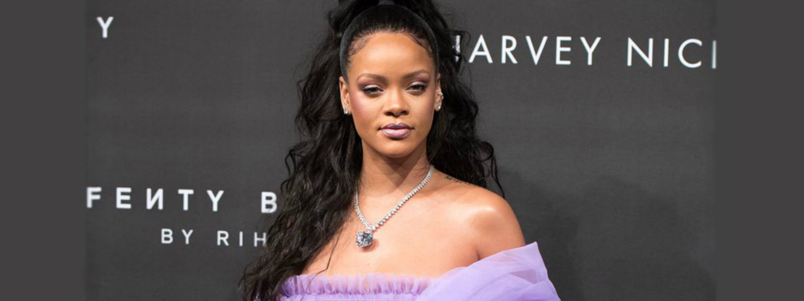 Rihanna accuses Snapchat over abuse advert