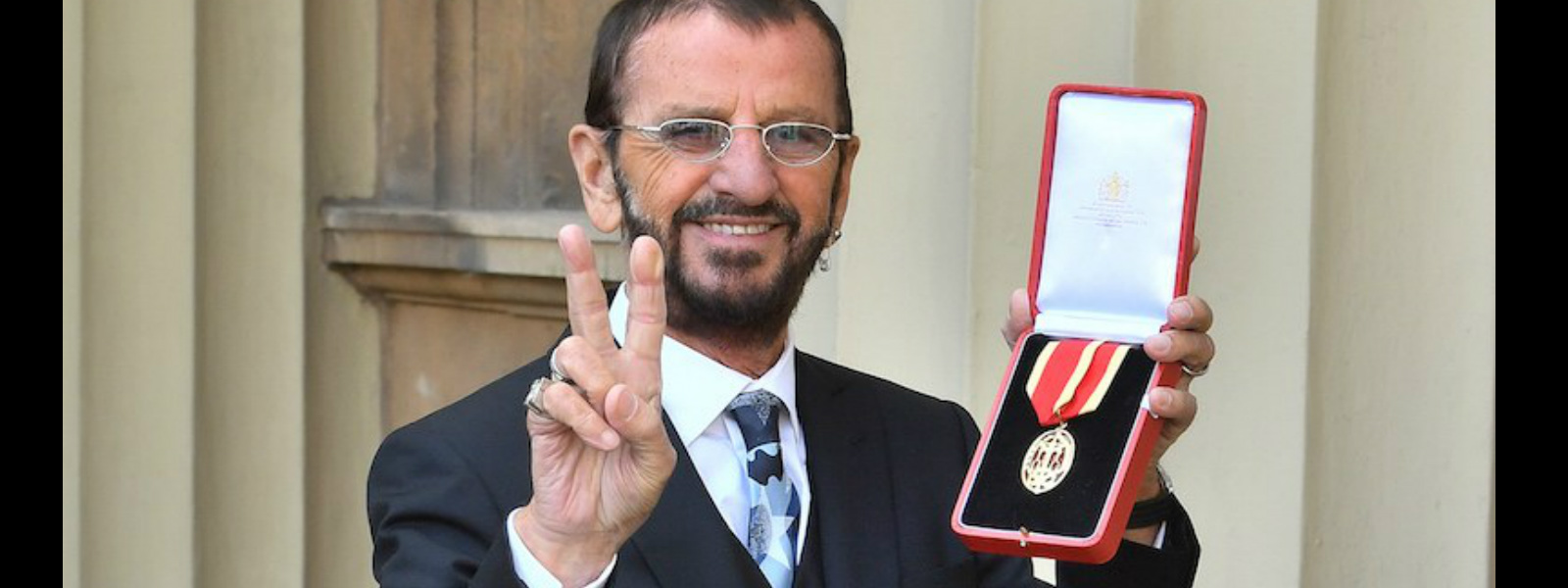 Beatles drummer, Ringo Starr knighted