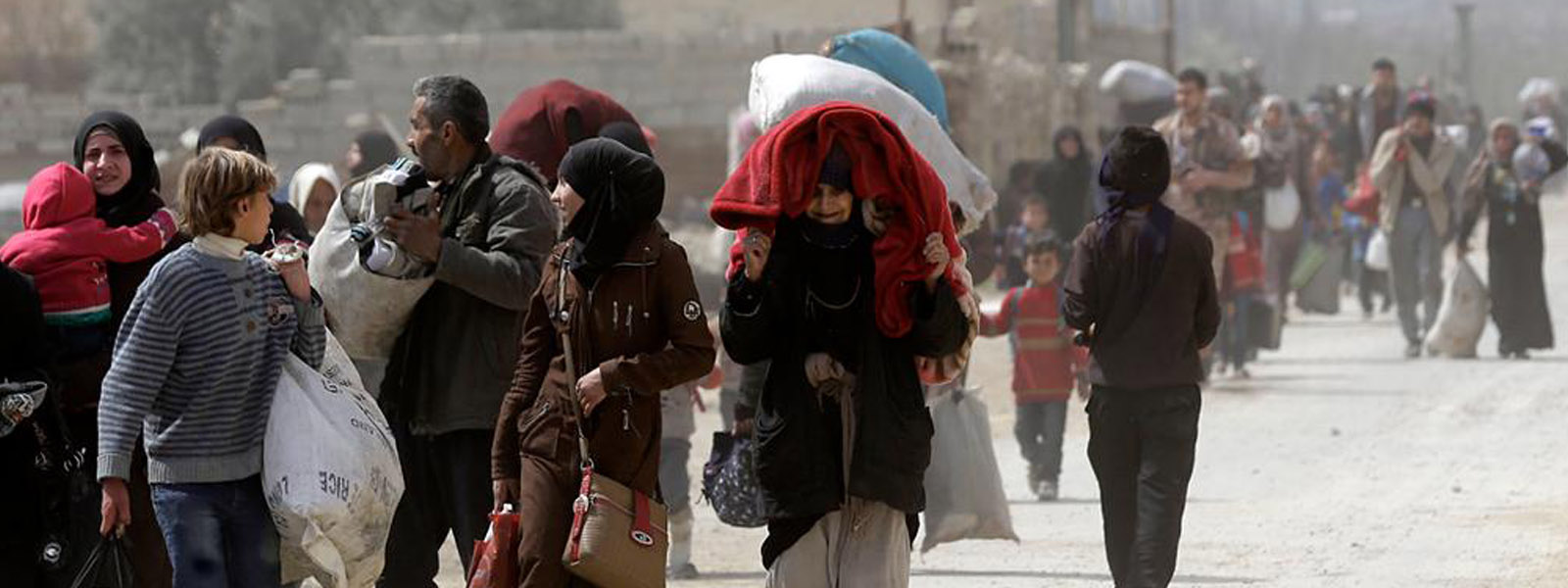 Fearing lives Syrian civilians flee Eastern Ghouta