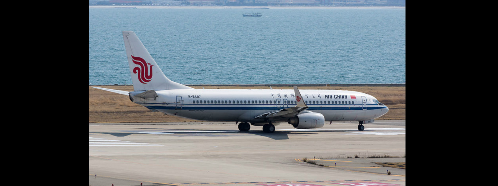 Passenger threatens Air China crew with a pen