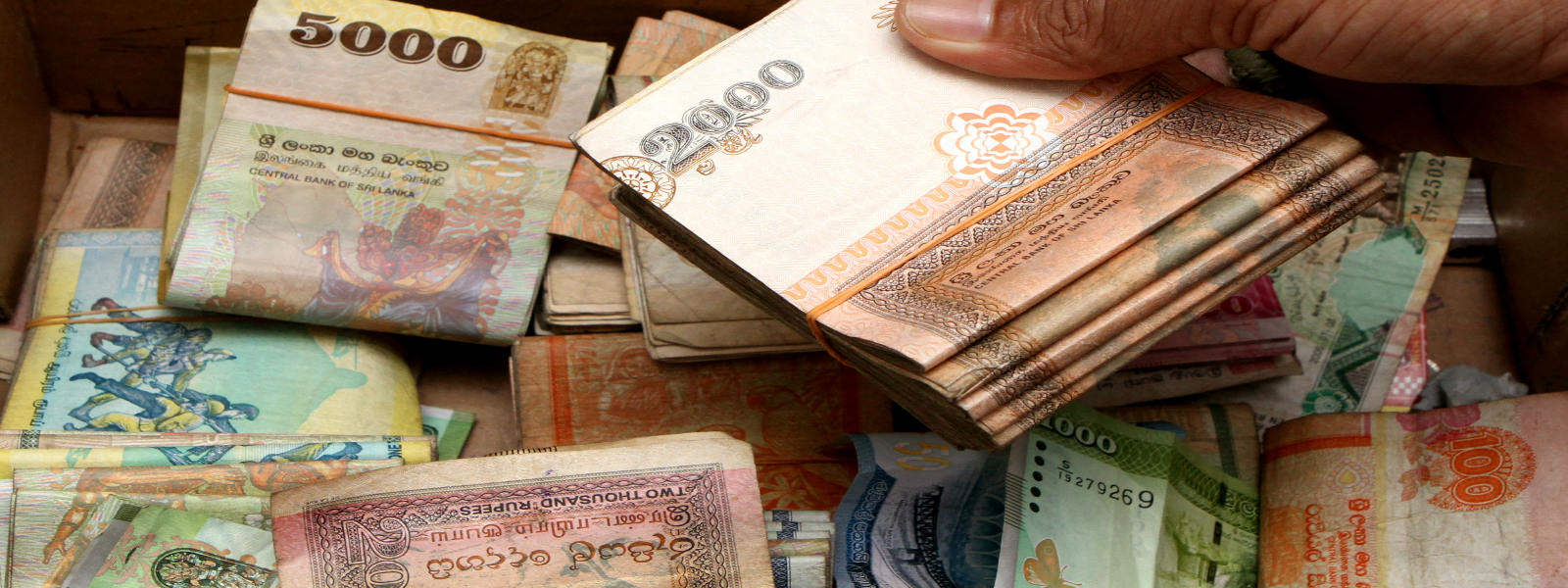 Sri Lankan rupee hits new low against US dollar