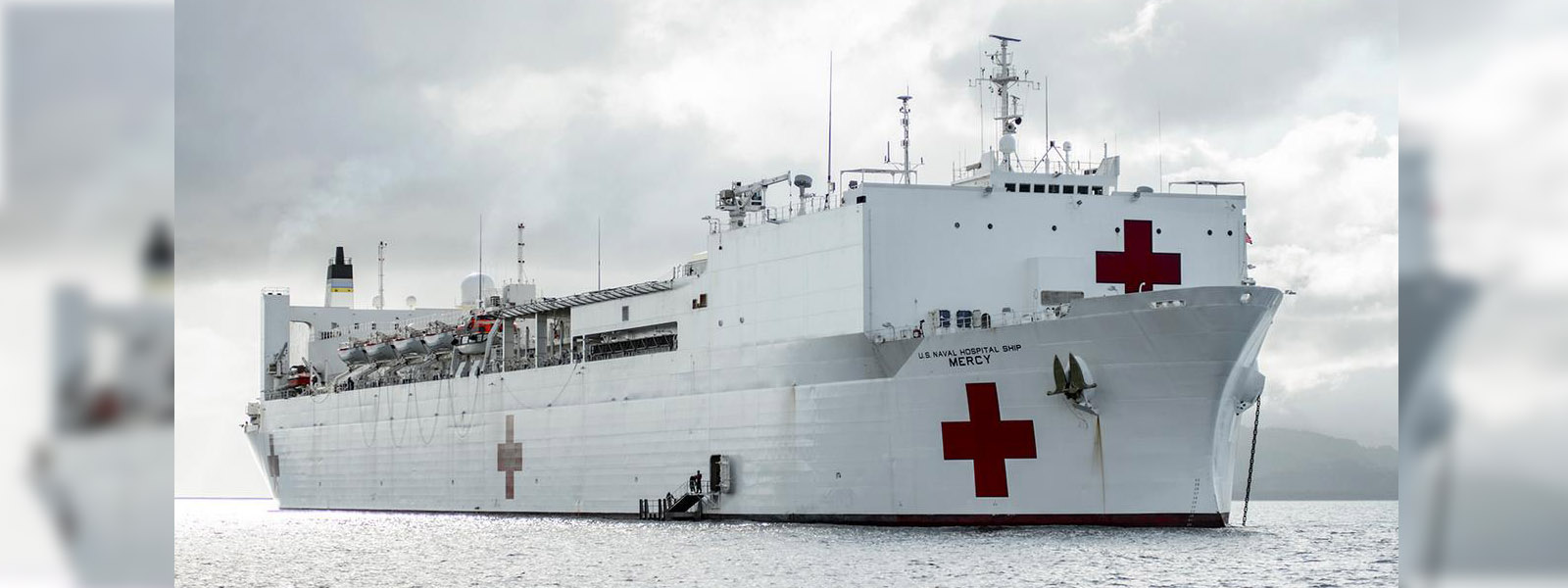 USNS Mercy arrives in Trincomalee 