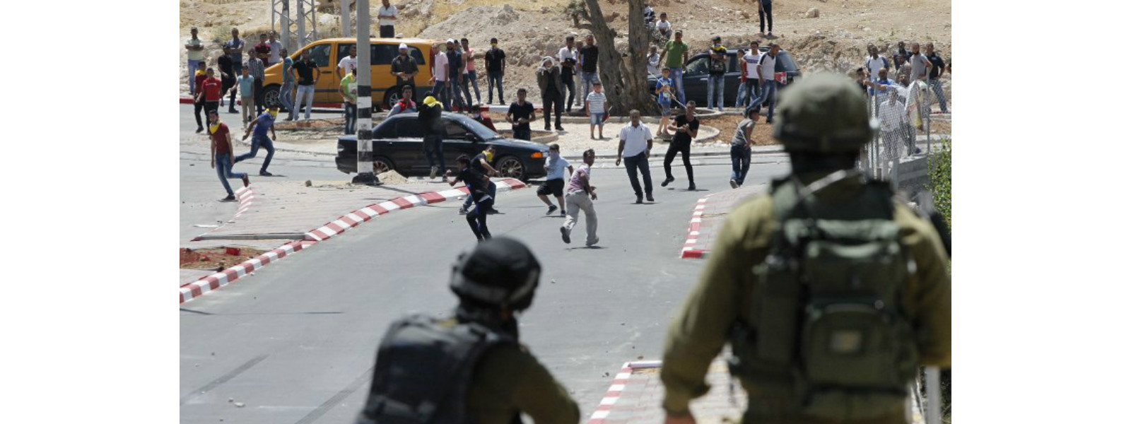 Palestinians & Israeli troops clash in West Bank