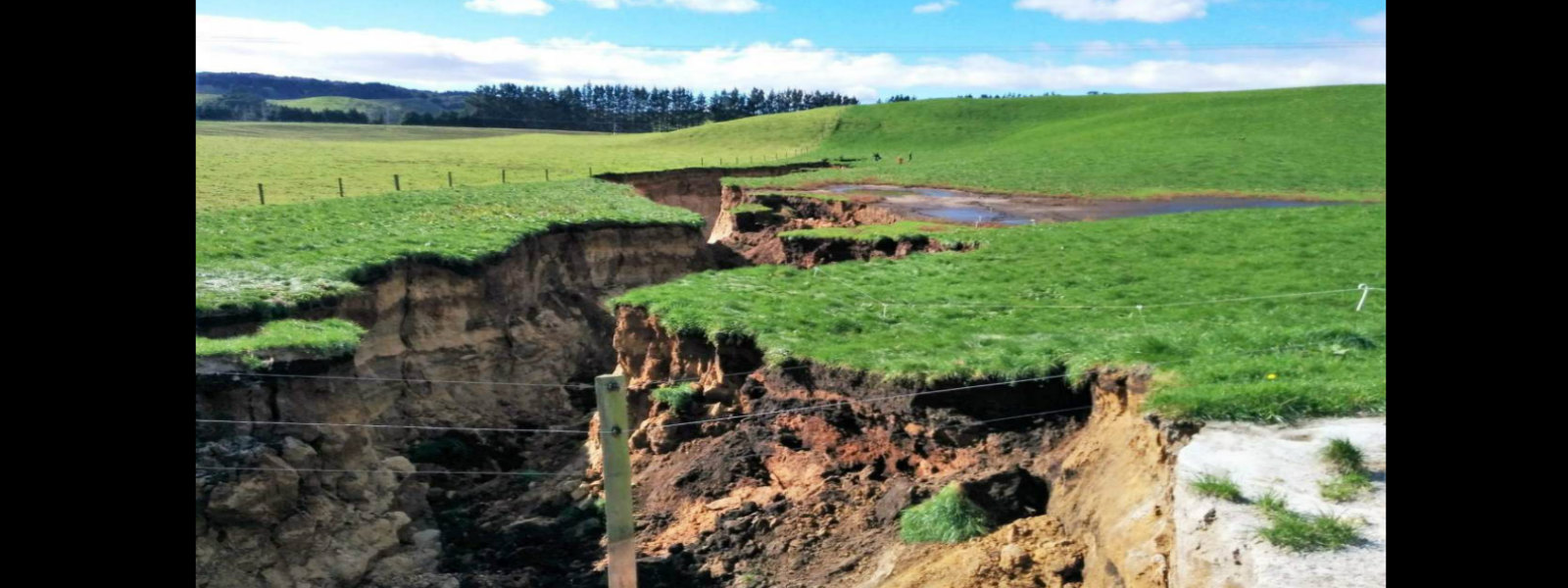 Giant sinkhole opens in New Zealand