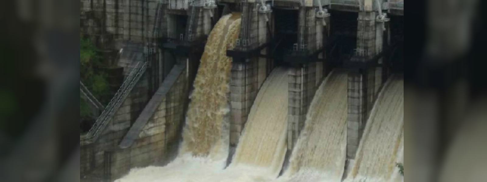 Spill gates of 26 reservoirs opened