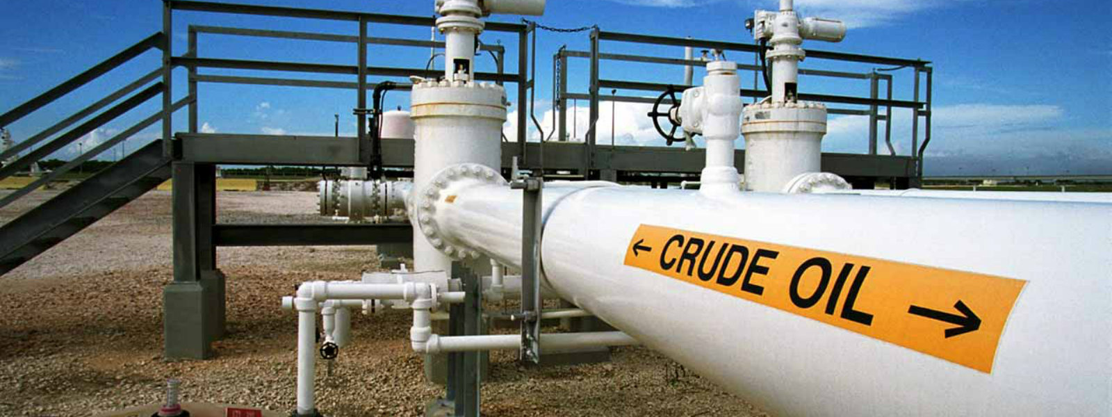 Rupture in a pipeline carrying crude oil