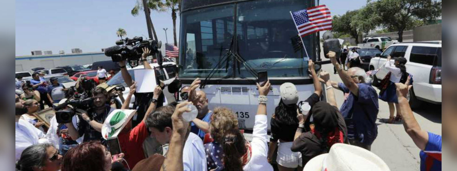 Protesters encounter bus with immigrant kids