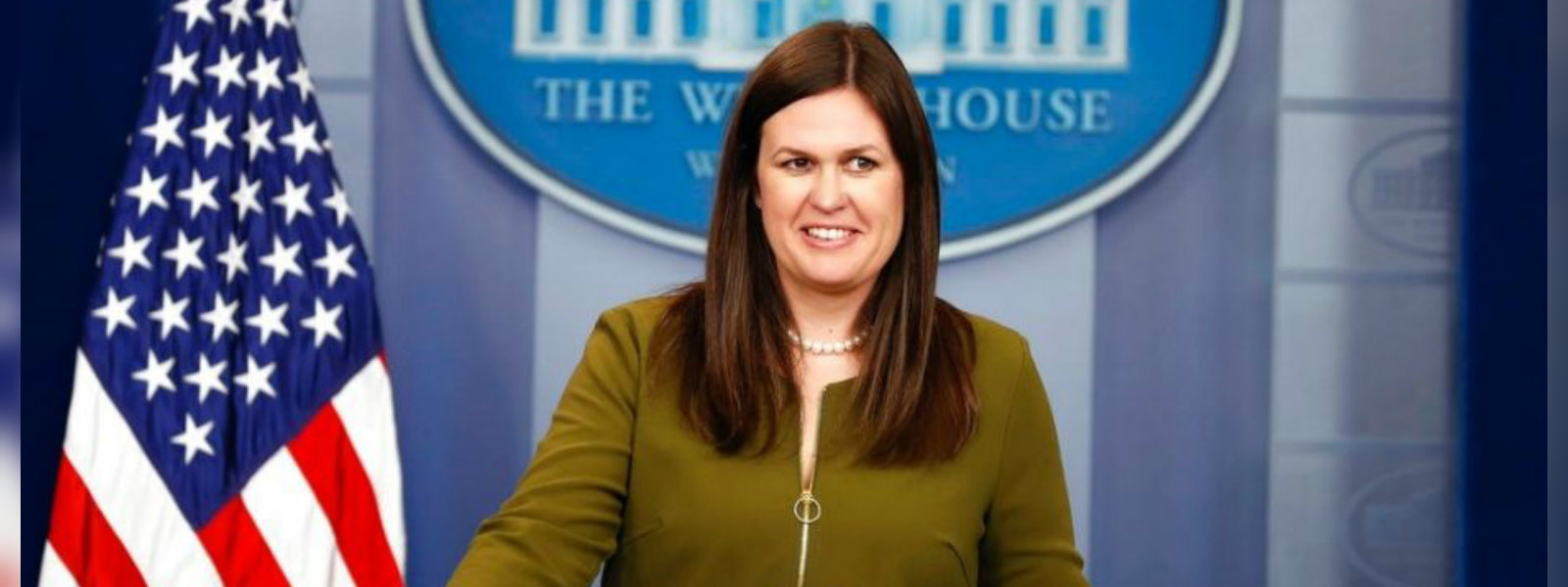 White House spokeswoman told to leave restaurant  