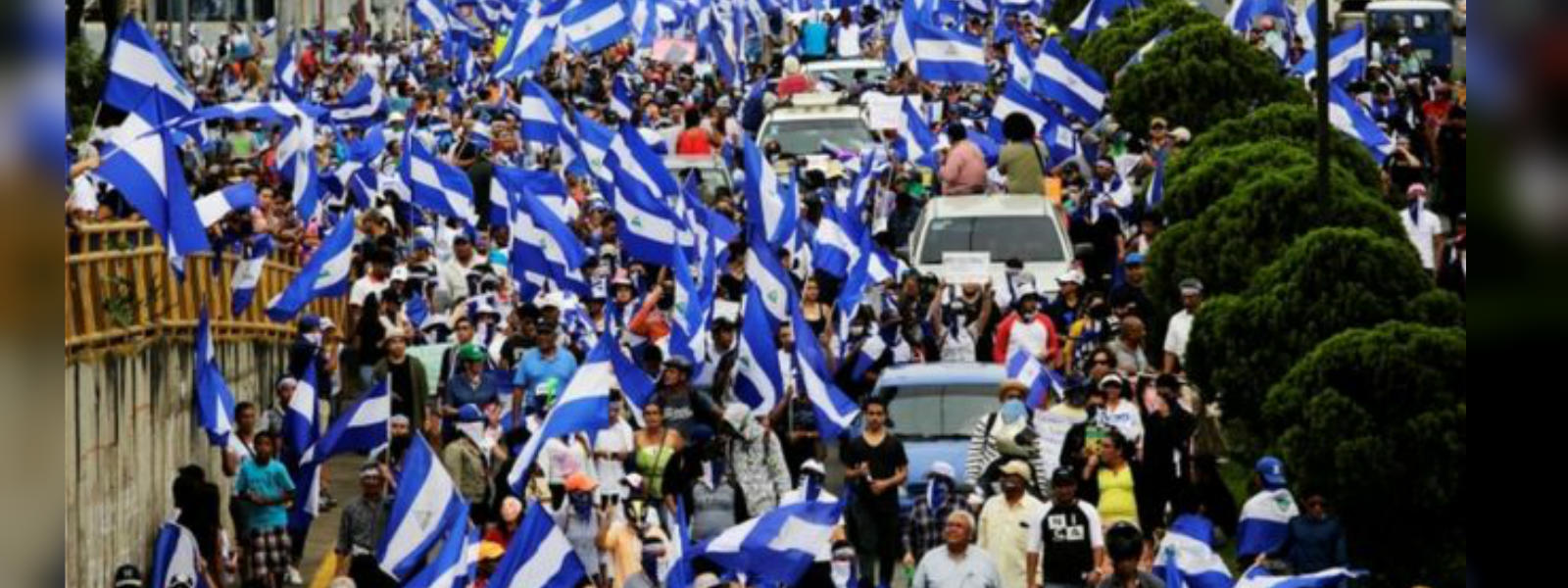 Nicaraguan students take to streets opposing govt.