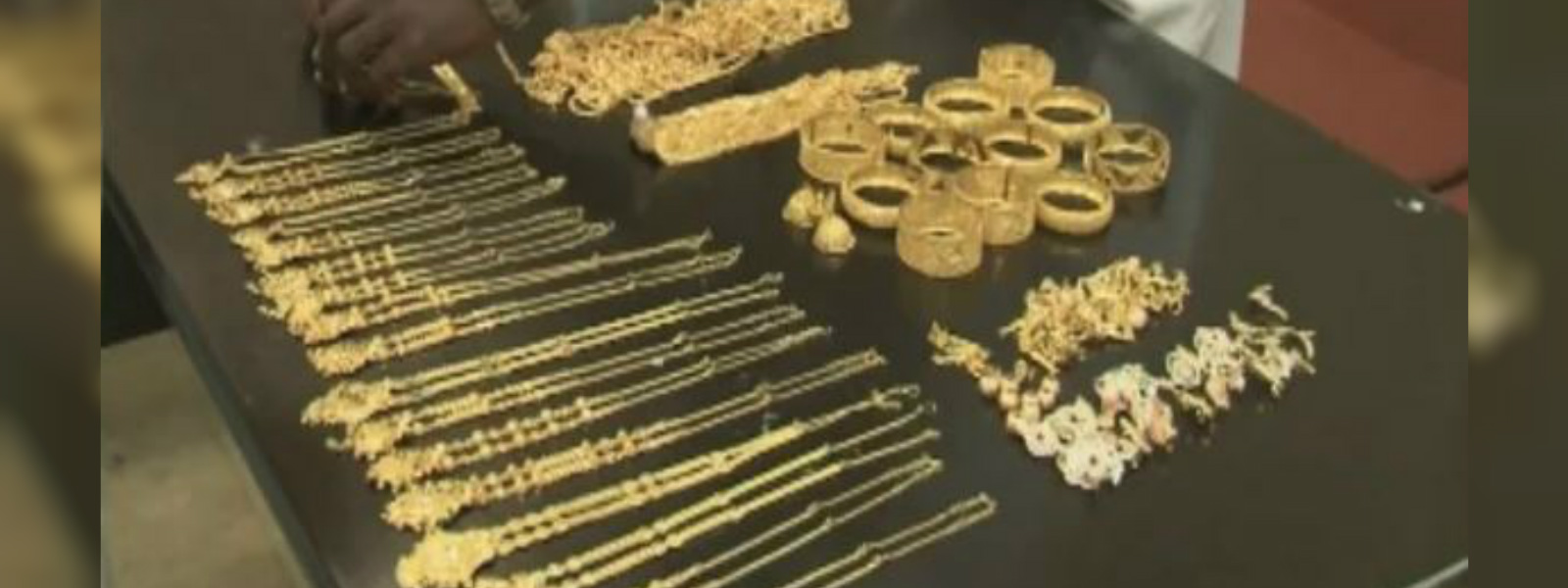 Gold jewellery worth over Rs. 43 Mn seized at BIA