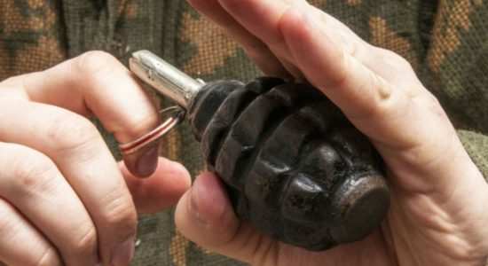 Heroin & hand grenades confiscated from Athurugiya