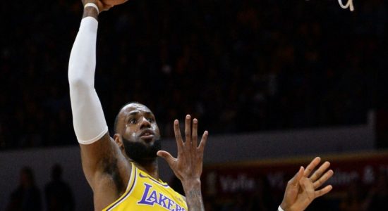 LeBron James makes his Lakers preseason debut