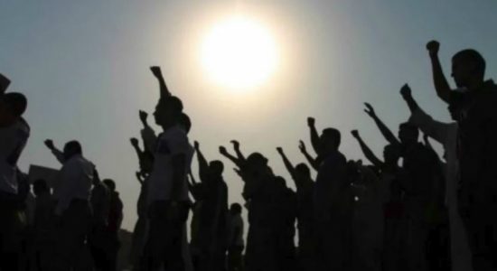 Kandy - Thalathu Oya Road blocked due to protest