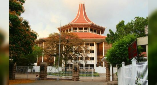 Two heroin peddlers sentenced to death