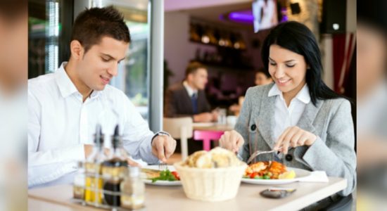 Common dining etiquettes that you should follow 