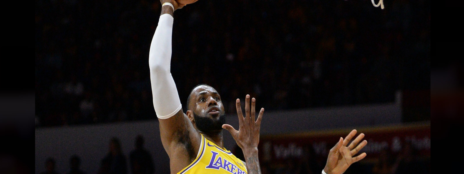 LeBron James makes his Lakers preseason debut
