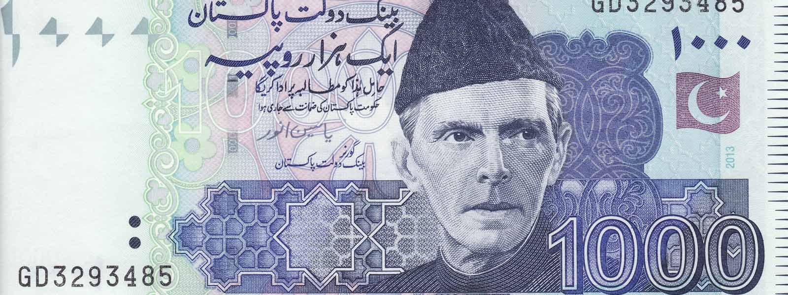 Pakistan rupee plunges in de facto devaluation