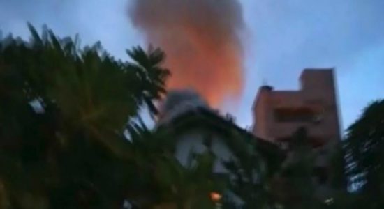 Fire erupts in two houses in Moratuwa 