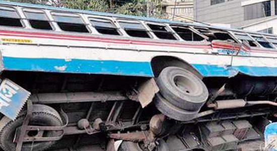 03 die after bus toppled in Negombo-Chillaw Road