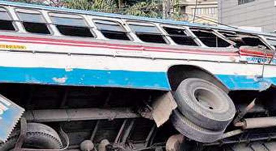 Overturned vehicle kills 3 and injures 19 