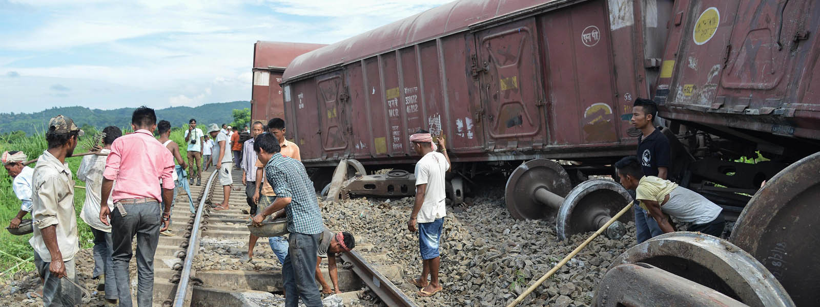 Train to Chillaw derailed near Ragama 