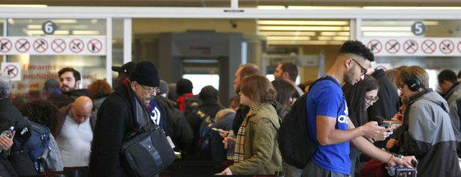 Airport delays due to US government's shutdown 
