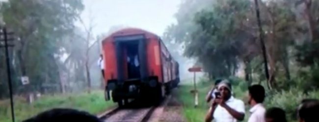 Train looses compartments near Thalawa station