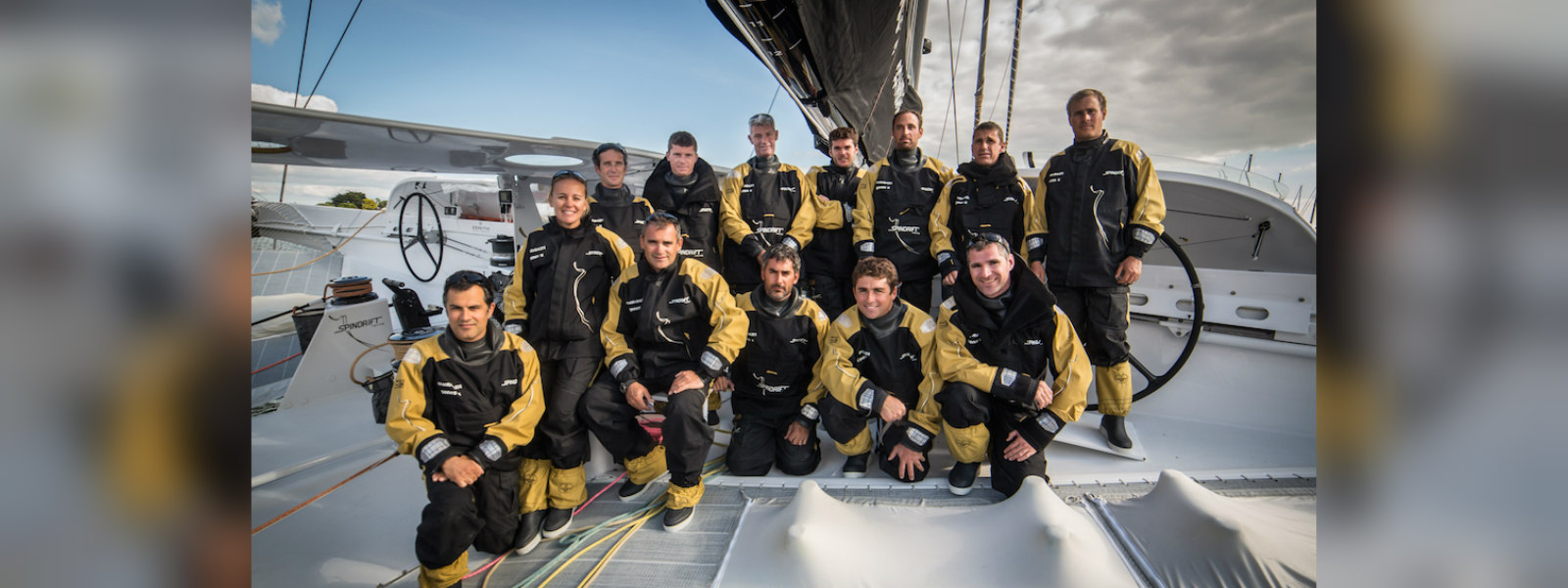 Jules Verne race yacht breaks equator record 