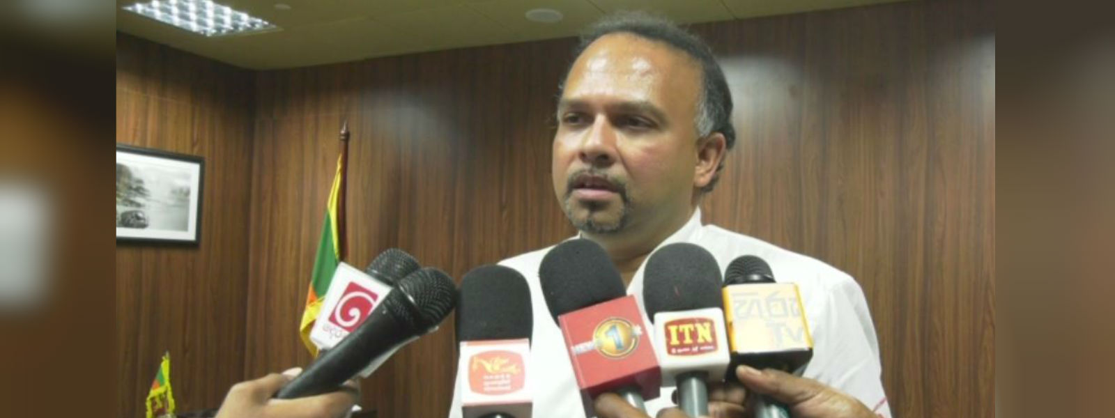 PM holds meeting with UNP ministers