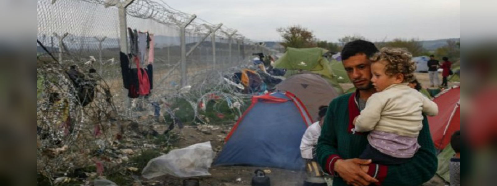 Refugees overcrowd Samos