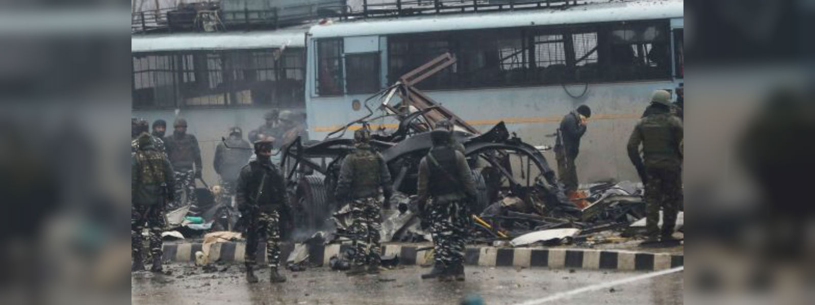 Kashmir car bomb kills 40; India demands Pakistan 
