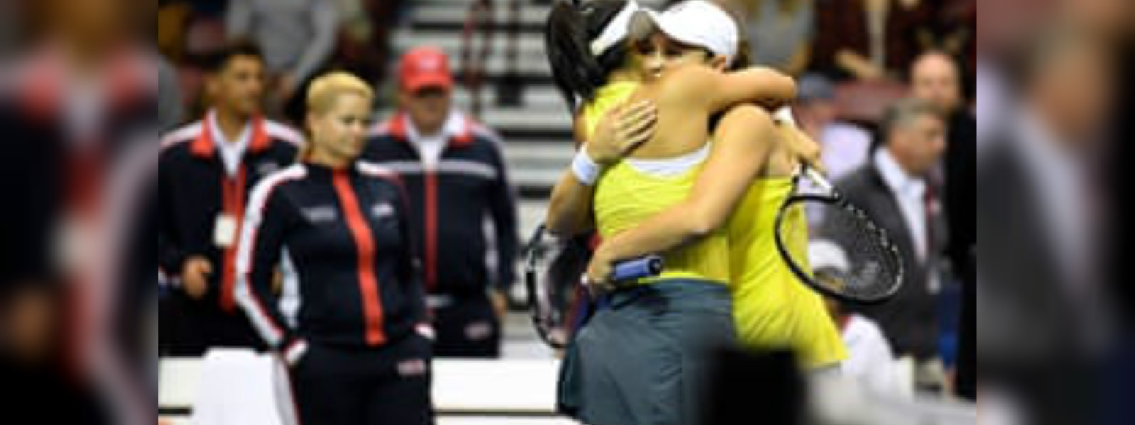 Australia ousts U.S. in Fed Cup play