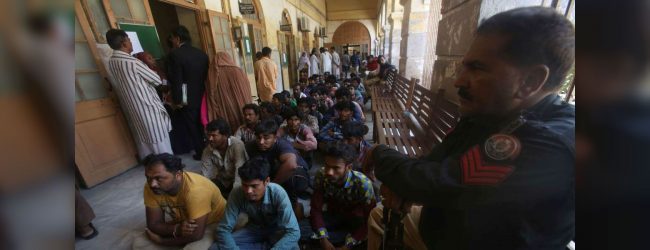 Pakistan releases 100 Indian prisoners