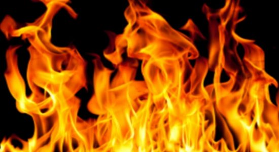 Bus incinerated in Dambulla