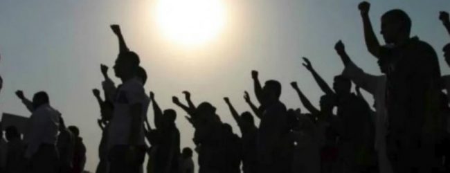 Farmers stage protest demanding water for cultivations in Hulapane