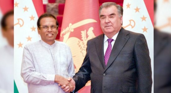 Pres holds discussions with Tajikistan counterpart