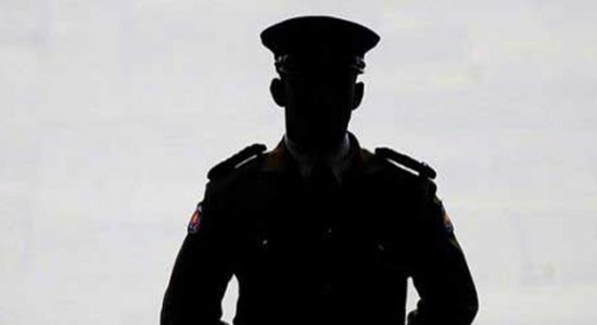 Thief threatens police with toy gun