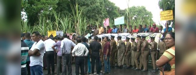 Employees of Sevanagala and Pelwatta Sugar factories protest opposite parliament