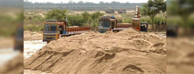 Farmers stage protest demanding water for cultivations in Hulapane