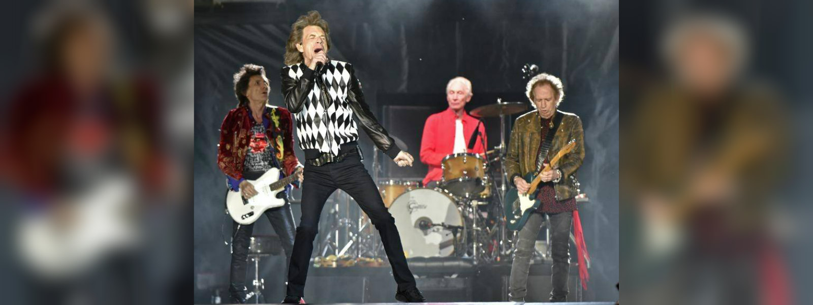 Mick Jagger back on stage following heart surgery 