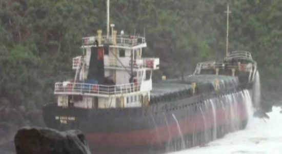 Fuel removal from "Sri Lanka Glory" suspended 