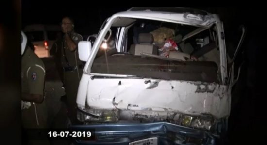 17 injured in accident at Srawasthipura