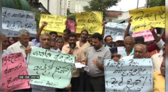Potato farmers on protest to claim their Rs. 21 Mn