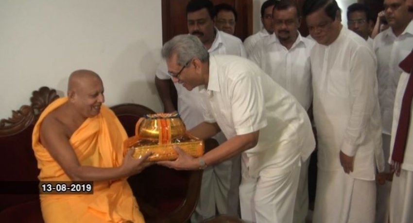 Gotabaya Rajapaksa pays homage to Jaya Sri Maha Bodhi