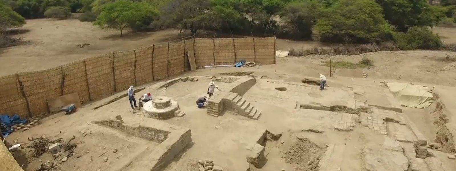 Archaeologists in Peru unearth ancient mural 