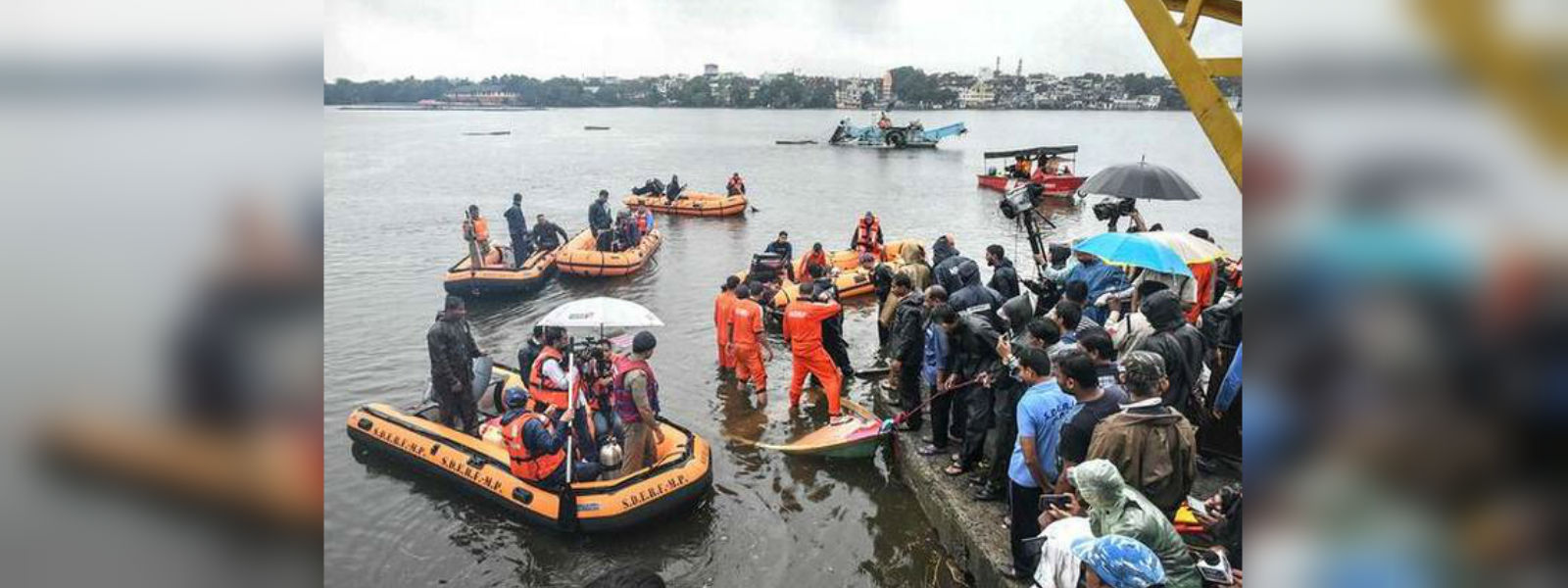 Boat capsized in India