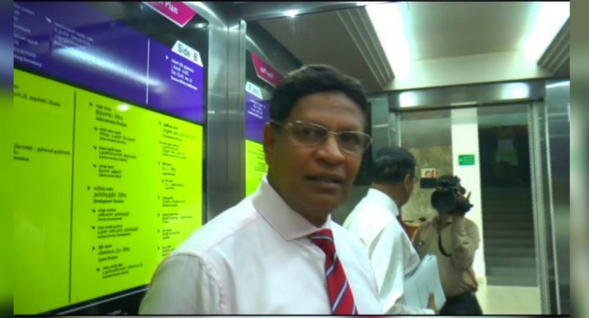 SLC’s Mohan de Silva jittery when confronted by News 1st reporter on corruption