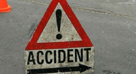 Speeding garbage truck to Aruwakkalu crashes