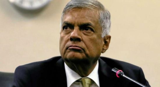 PM loses position at Kelaniya Rajamaha Viharaya