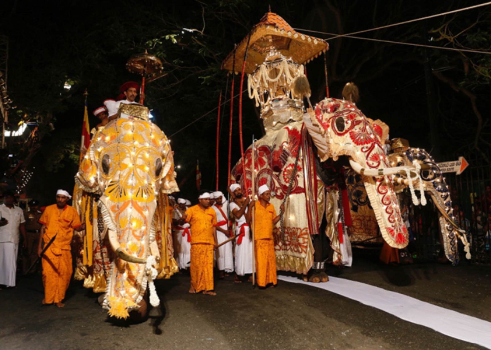 Randoli perahera of Mahiyanganaya viharaya today 